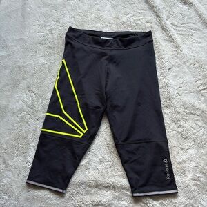Reebok Black Capri Leggings Athletic Workout Pants w/ Neon Yellow Detail Medium